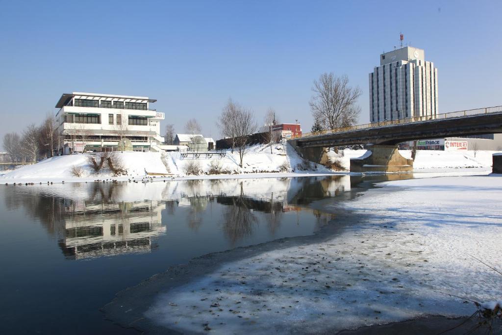 Hotel Le Pont Prijedor Buitenkant foto